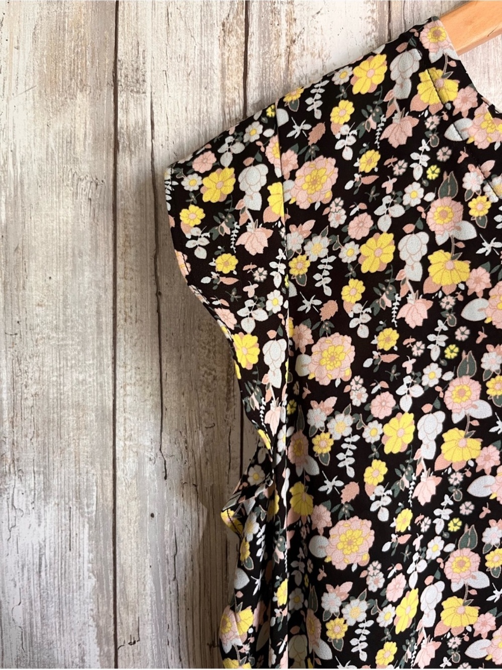 LOFT Black Floral Flutter Sleeve Blouse V-Neck Lightweight Top Small - Picture 3 of 6